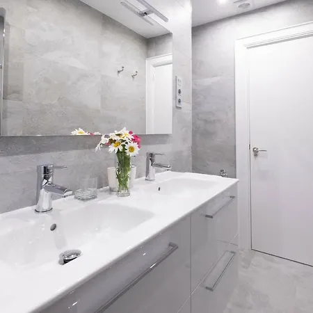 Apartamento Tiboli Con Parking Gratuito , Sin Parking En Julio Por Obras Bilbao